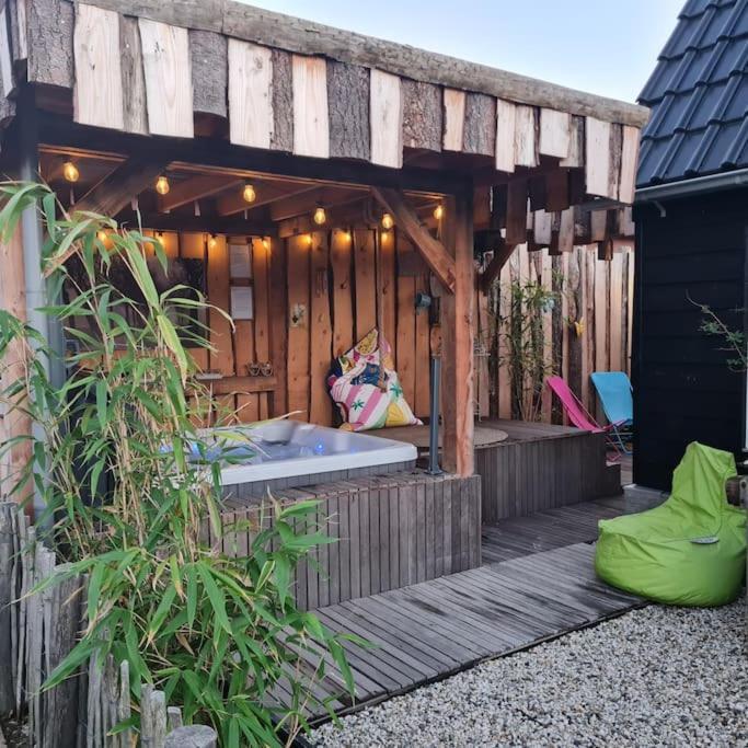 Wellness Chalet Met Jacuzzi, Sauna, Omheinde Tuin, Sint Annaland Dış mekan fotoğraf