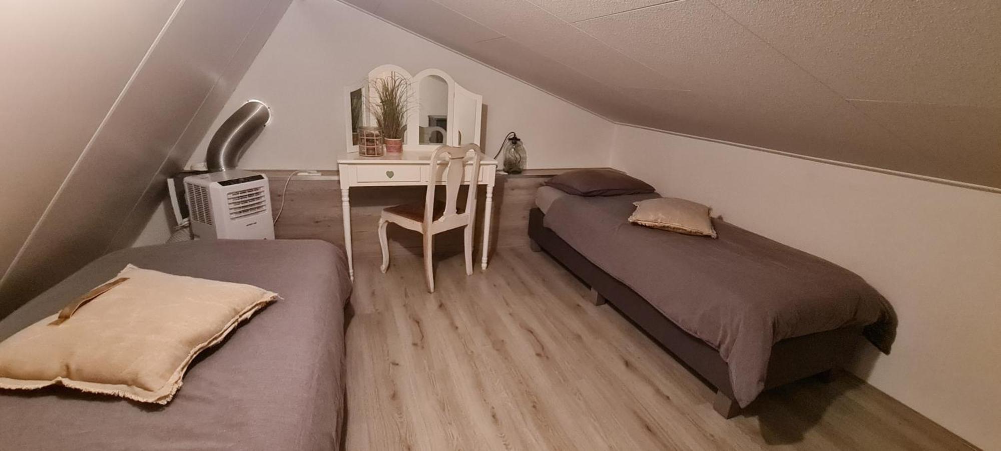 Wellness Chalet Met Jacuzzi, Sauna, Omheinde Tuin, Sint Annaland Dış mekan fotoğraf
